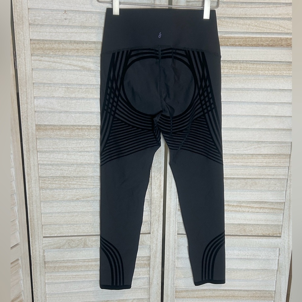 Fanka Body Sculpt High-Waisted Leggings. Size XS - Picture 7 of 10